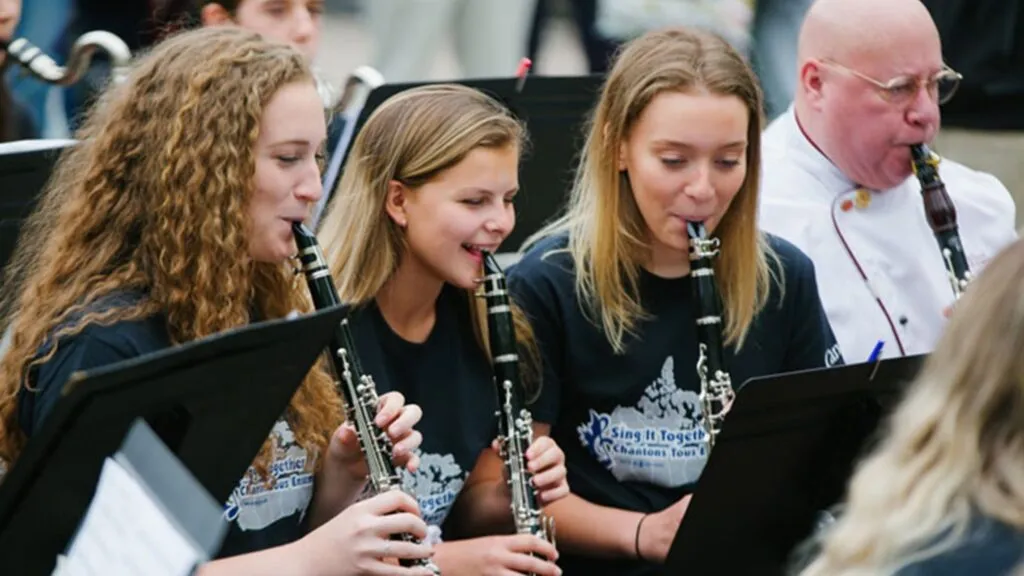 educación musical en Canadá relacionada con formación artística y desarrollo de la industria cultural