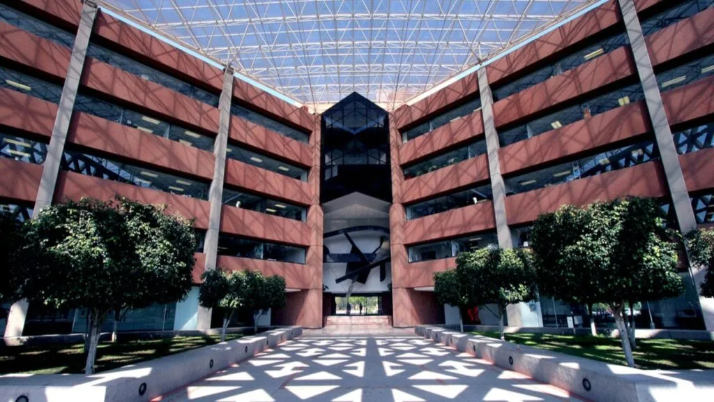 autonomía universitaria representada en colaboración académica y libertad de investigación en universidades