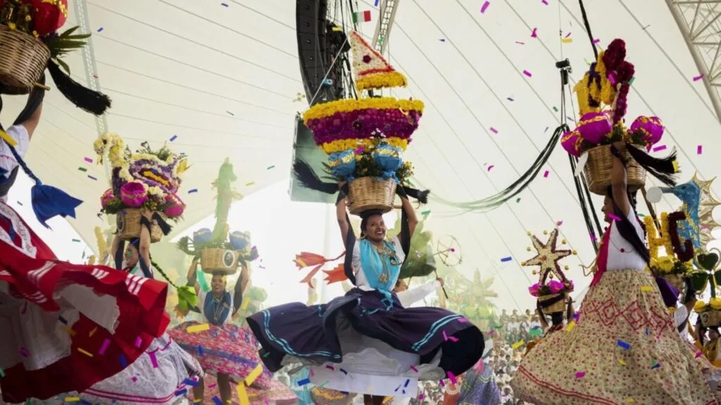 pueblos originarios en bibliotecas con materiales culturales y lectura en México