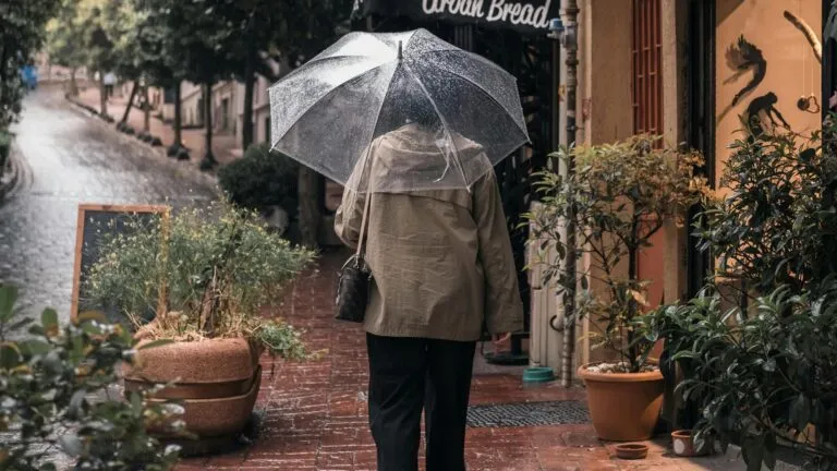 UNAM explica lluvias de primavera en México con tormentas y nubes sobre ciudad