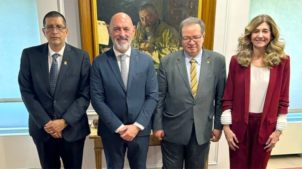 cooperación académica entre UNAM y Universidad Complutense con rectores en reunión institucional