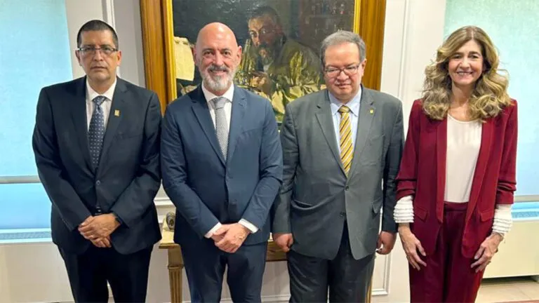 cooperación académica entre UNAM y Universidad Complutense con rectores en reunión institucional