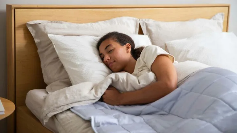 Dispositivos inteligentes que ayudan a monitorear el sueño y mejorar la calidad del descanso nocturno
