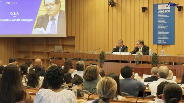 Leonardo Lomelí participa en conferencia sobre educación y democracia en sede de la UNESCO