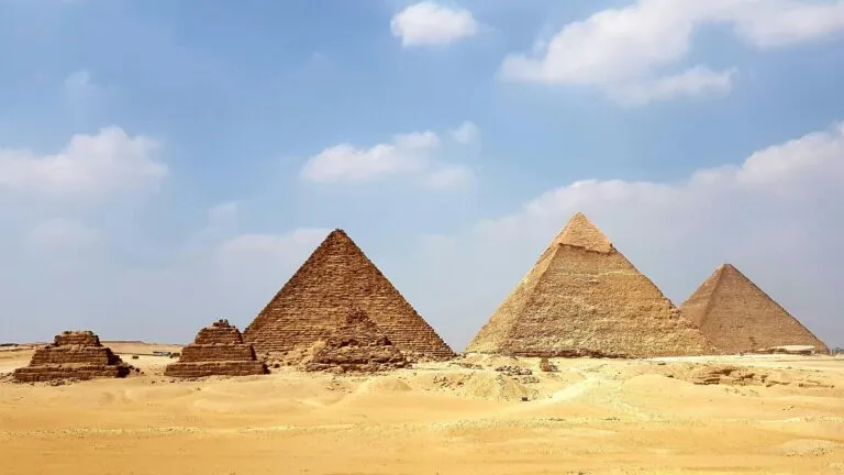 Investigación científica explica cómo las pirámides de Egipto soportan terremotos durante miles de años