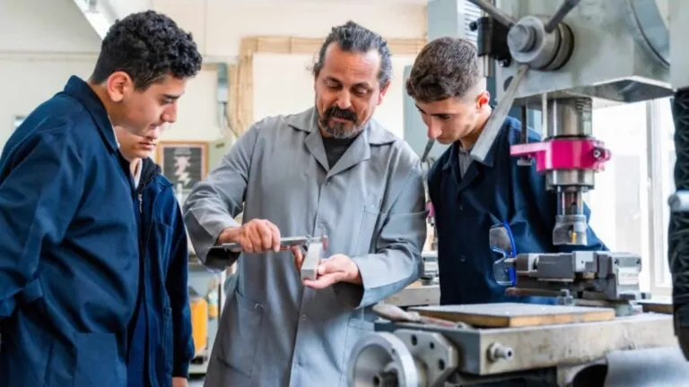 formación profesional vinculada con tecnología, sostenibilidad y nuevos desafíos del mercado laboral global