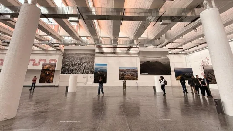 Vista artística del Valle de México presentada en exposición cultural impulsada por Banco Azteca y la UNAM