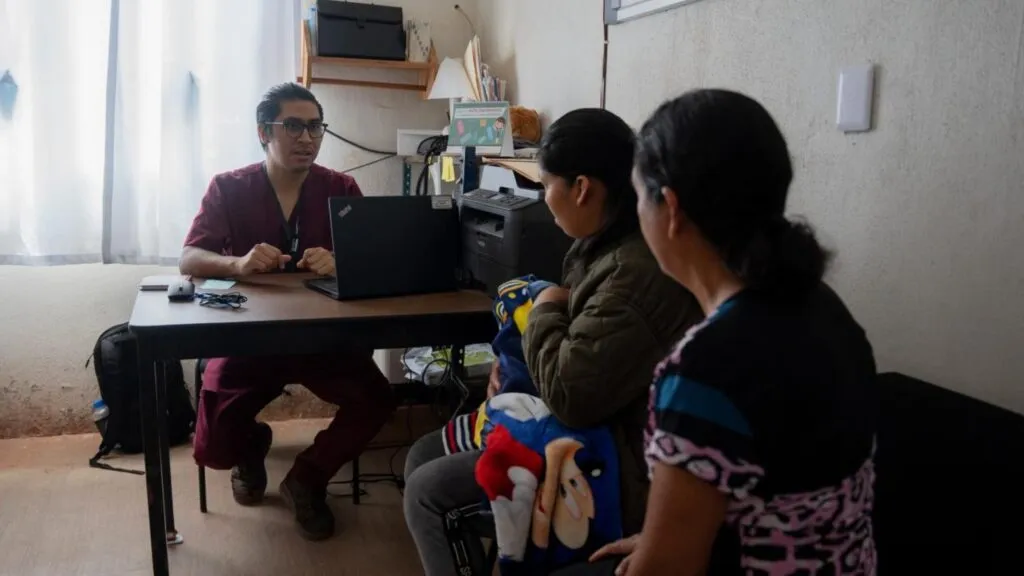 servicio social de estudiantes universitarios en México con impacto social y formación profesional en comunidades