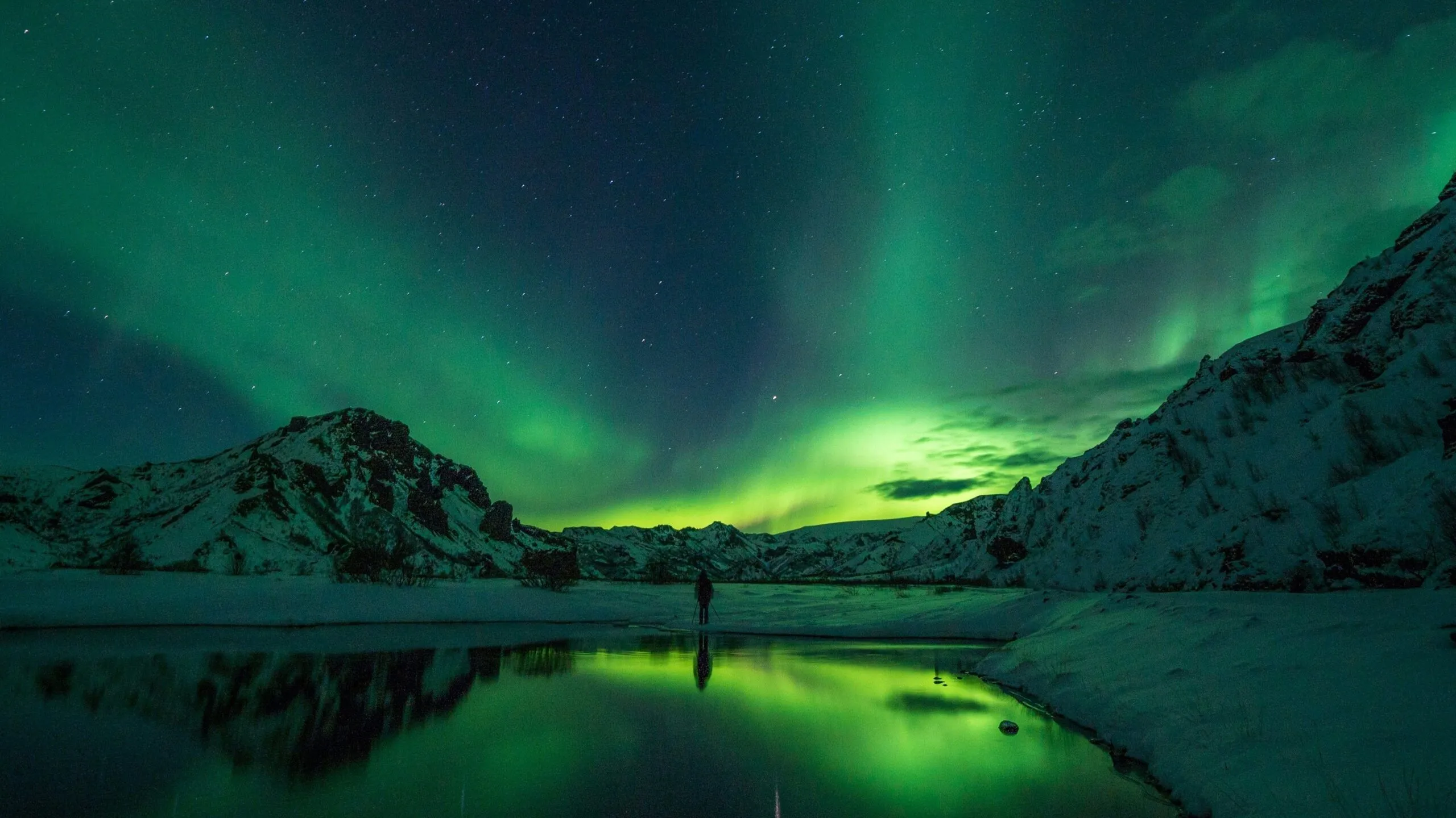 Estudiantes analizan plasma en auroras boreales durante una expedición científica del MIT en Alaska