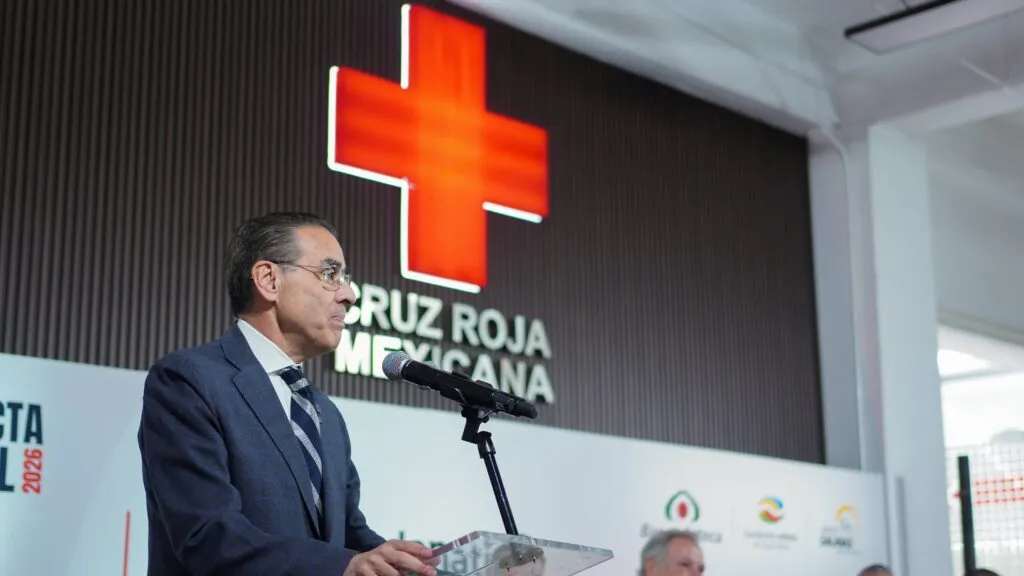 Banco Azteca entrega 4 millones de pesos a Cruz Roja Mexicana con apoyo de clientes, colaboradores y Grupo Salinas.