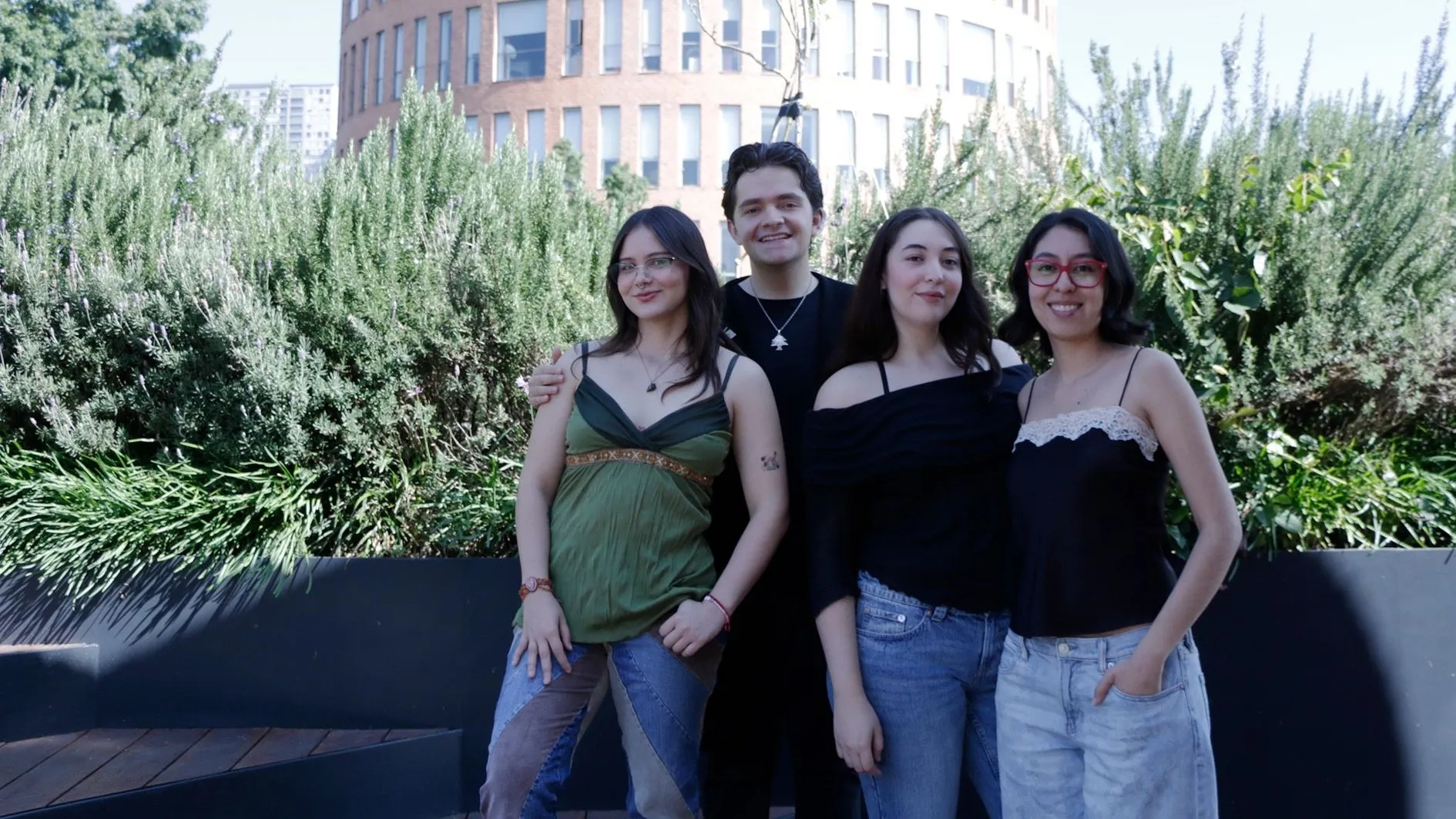 Egresados universitarios celebran selección de sus cortometrajes rumbo a los Premios Ariel