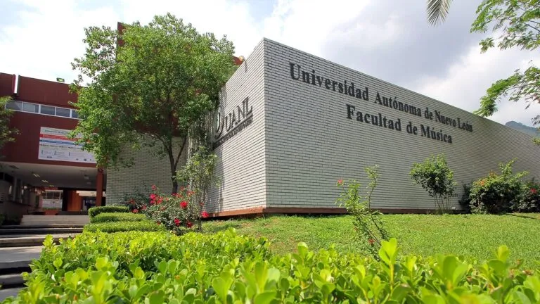 La UANL presenta un posgrado en educación musical enfocado en investigación, innovación educativa y formación docente.
