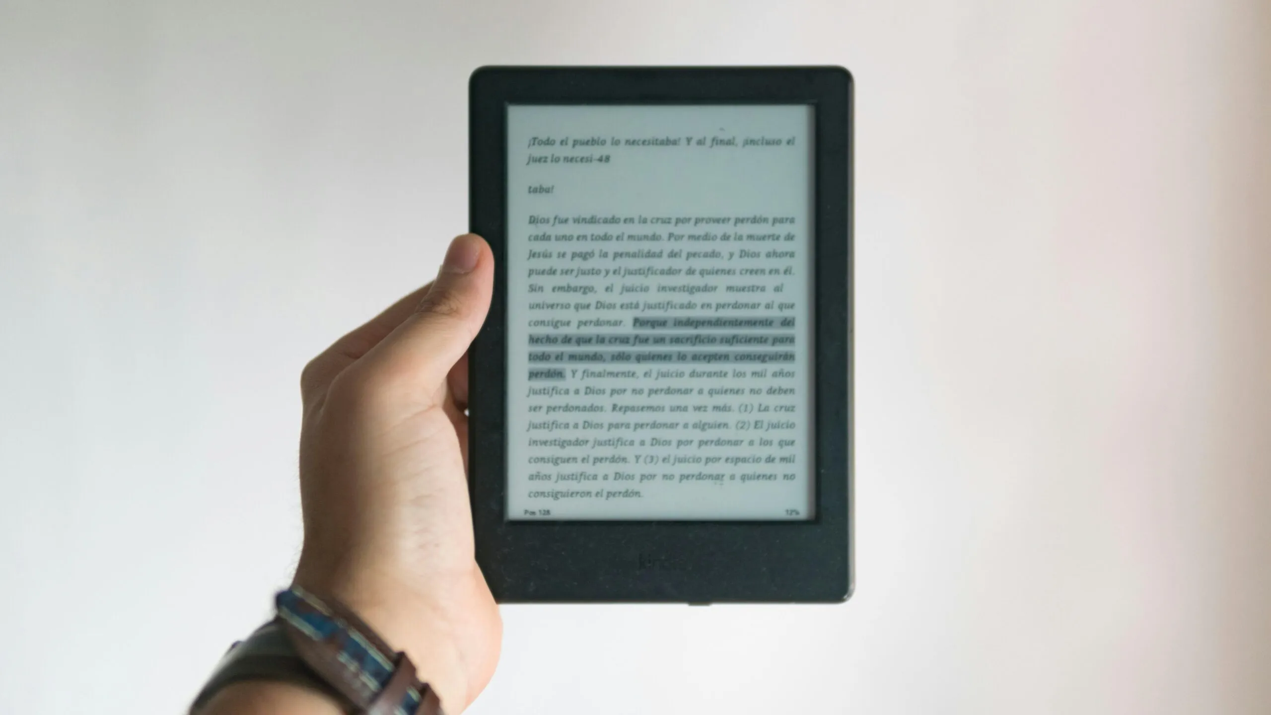 Expertos de Harvard analizan cómo los ebooks influyen en la lectura infantil, la comprensión lectora y el aprendizaje digital.