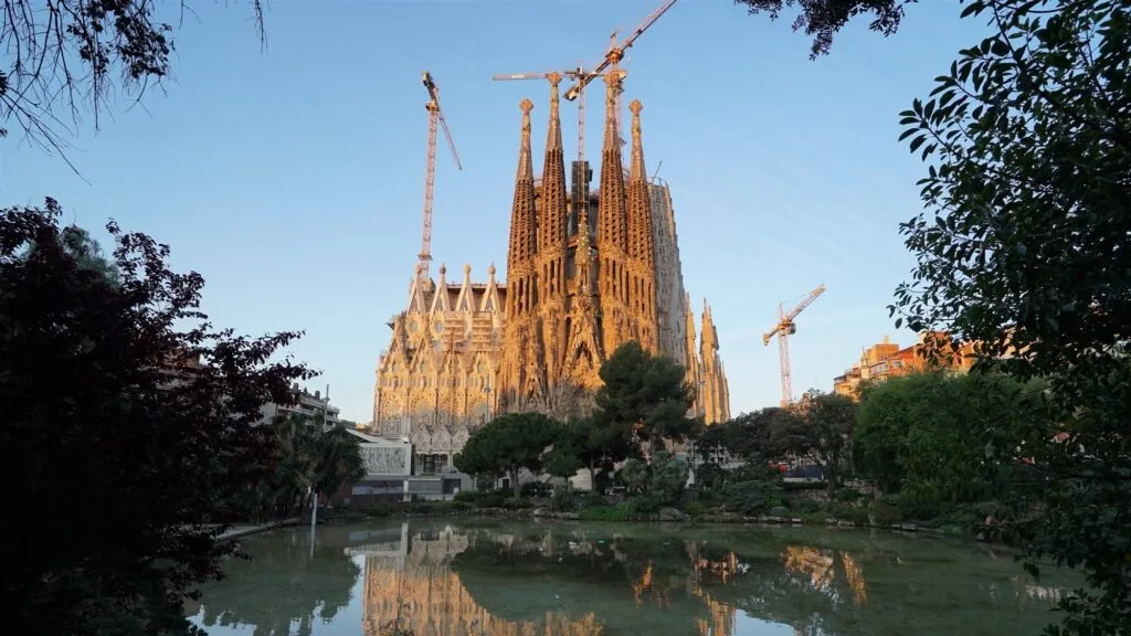 La Sagrada Familia alcanza récord mundial como edificio religioso más alto del mundo en Barcelona