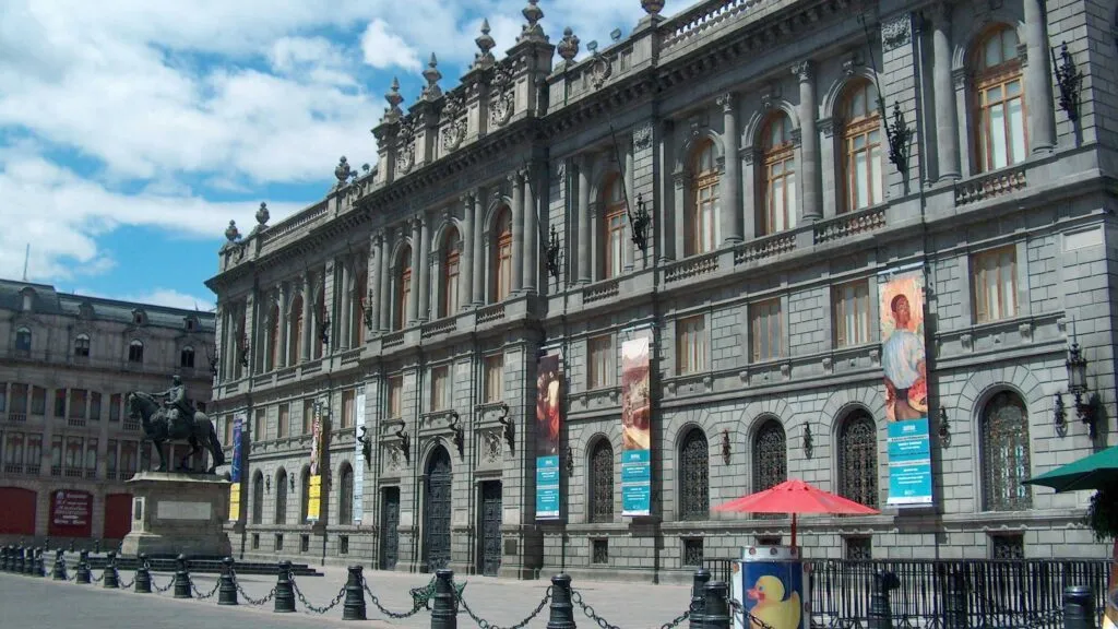 museos del Centro Histórico de Ciudad de México afectados por cierres temporales debido a movilizaciones sociales