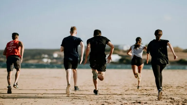 Recomendaciones para realizar ejercicio de forma segura durante episodios de calor extremo.