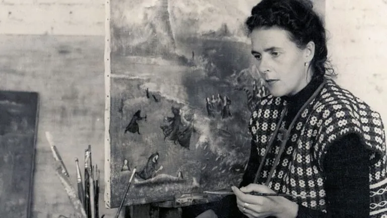 Leonora Carrington vuelve al centro del arte con exposiciones dedicadas a su obra surrealista y su legado creativo.