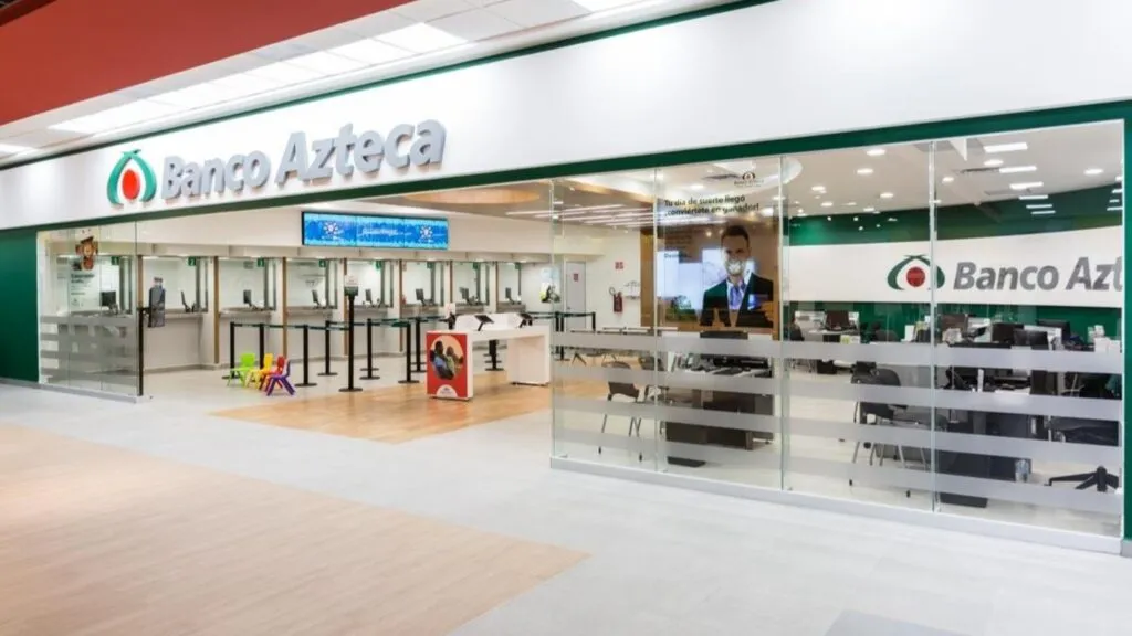 Banco Azteca fortalece su posición financiera tras la mejora de su calificación crediticia por parte de Moody's.