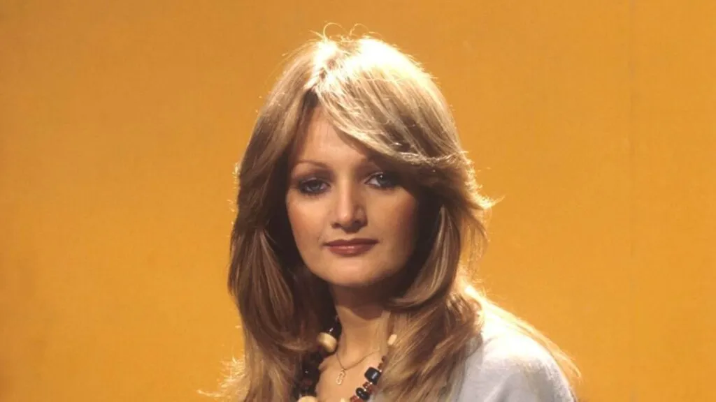 Bonnie Tyler en una presentación como una de las voces más emblemáticas del pop y el rock internacional.