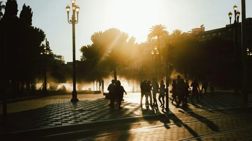 El planeta enfrenta un aumento del calor extremo que amenaza especialmente la salud y tolerancia térmica de millones de adultos mayores.