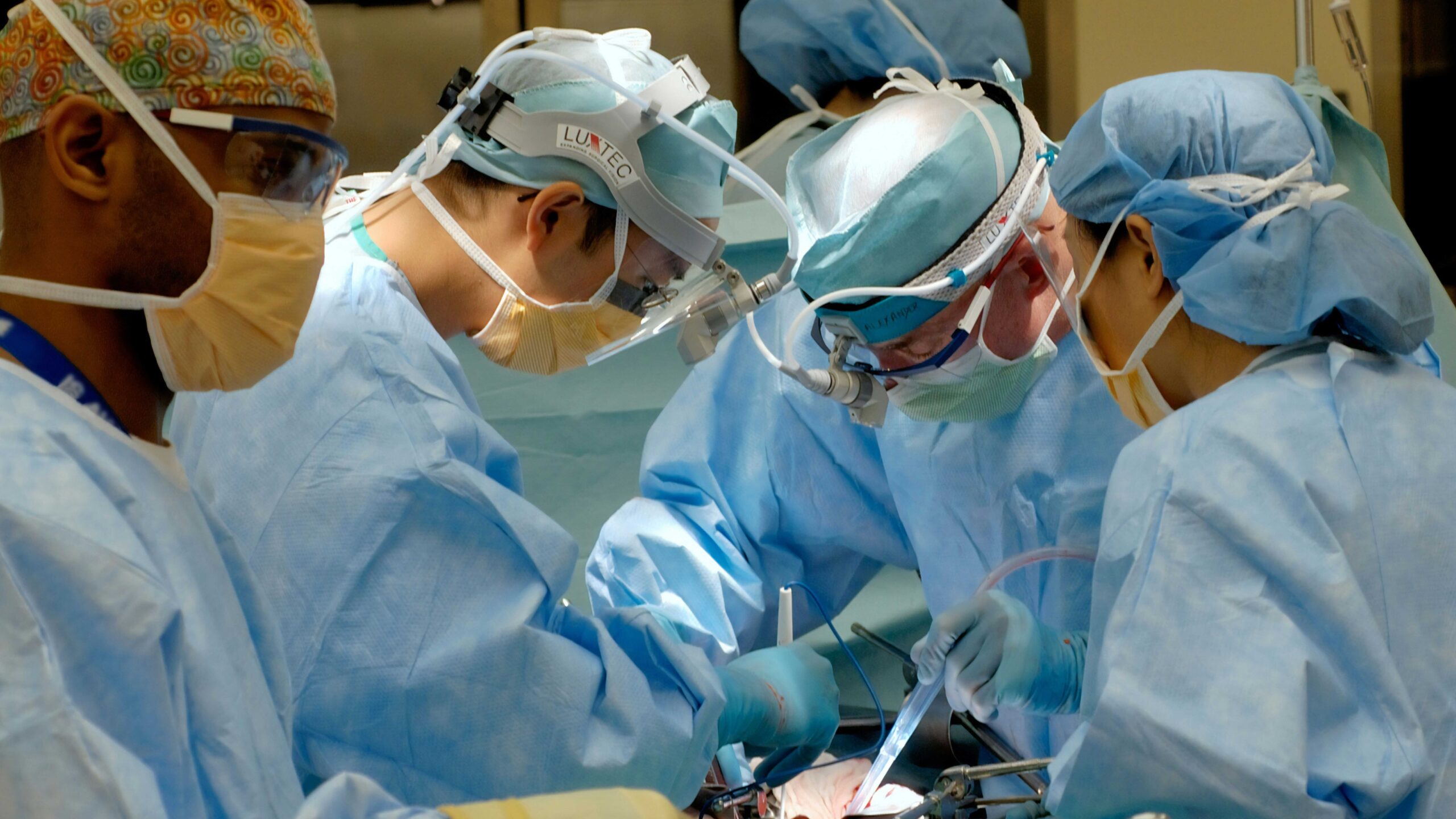 La anestesia con ketamina provoca diferencias cerebrales durante la recuperación según el sexo biológico.