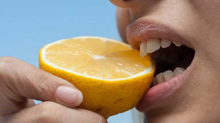 Masticar adecuadamente puede favorecer la digestión, la saciedad y distintos procesos relacionados con la memoria y la salud cerebral.