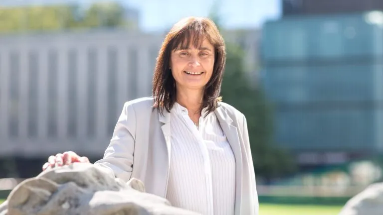 Michele Dougherty es la primera mujer Astrónoma Real británica