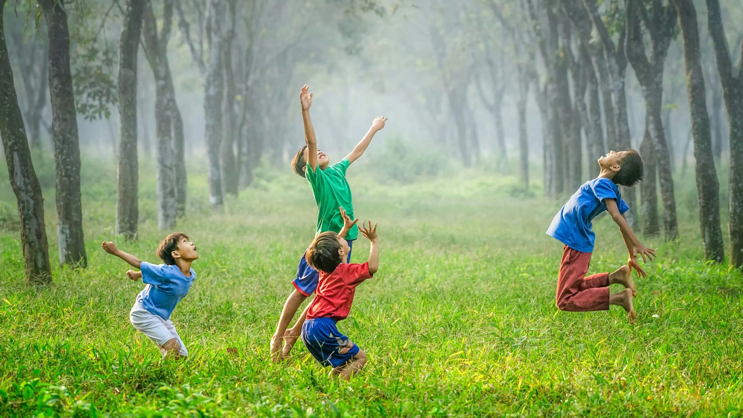 La actividad física durante la infancia favorece la salud cerebral, reduce el sedentarismo y ayuda a construir hábitos saludables.