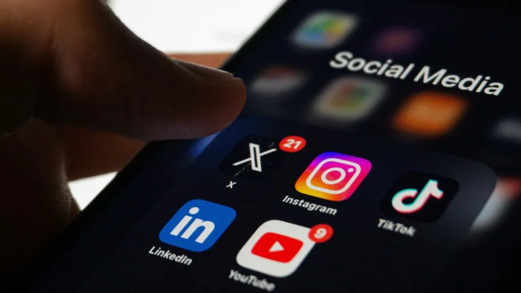 Redes sociales, algoritmos y desinformación política