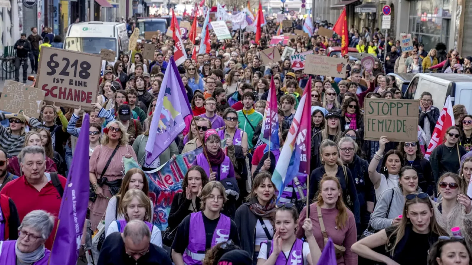 Estudiantes participan en una actividad educativa para aprender a reconocer el machismo y construir relaciones basadas en el respeto