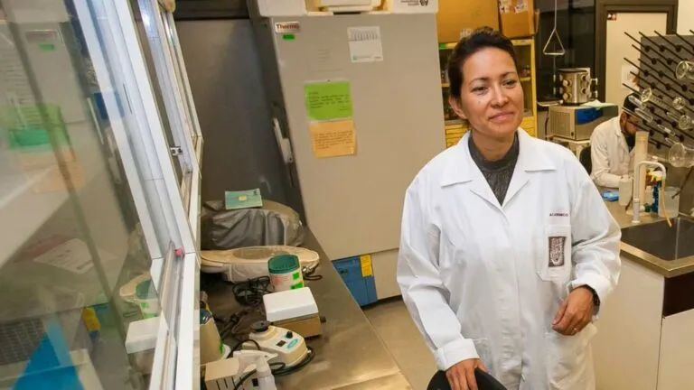Eva Ramón Gallegos investiga una terapia fotodinámica para combatir infecciones por VPH