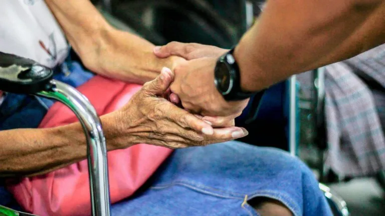Generación Z busca empleos con propósito y oportunidades para ayudar a otras personas