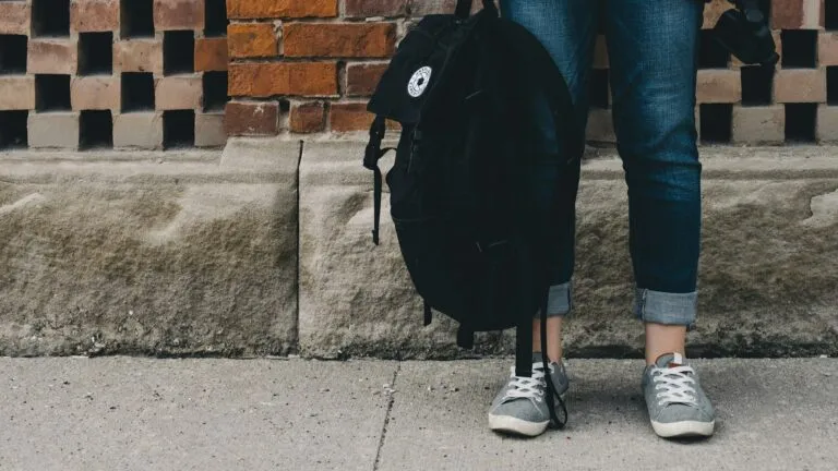 Secundaria y experiencias de popularidad, rechazo y amistad durante la adolescencia
