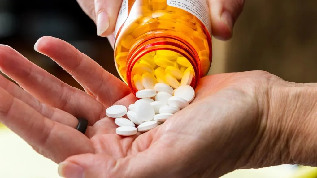Opioides y uso de inteligencia artificial para personalizar el tratamiento del dolor después de una cirugía dental
