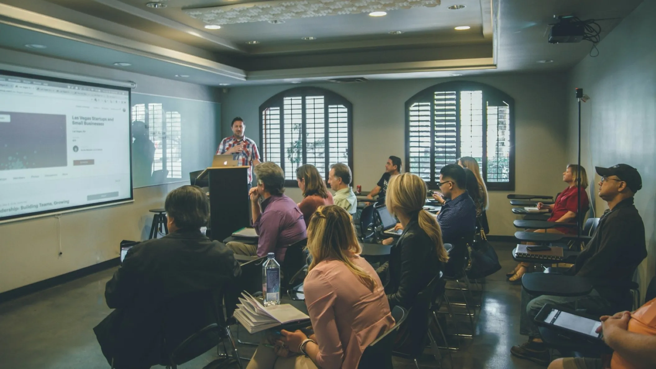 Formación de universitarios en cultura del cuidado, prevención de riesgos, inclusión y construcción de espacios educativos seguros