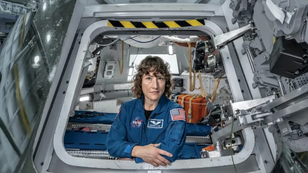 Christina Koch durante su trayectoria como astronauta de Artemis 2