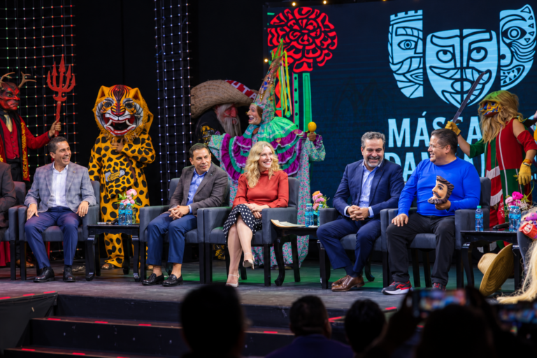 Danzantes enmascarados acompañan presentación del Festival Máscaras Danzantes 2026 - Banco Azteca