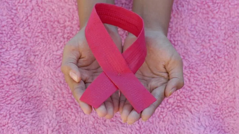 Día Mundial contra el Cáncer de Mama y la importancia de reconocer síntomas, realizar estudios de detección y acceder a tratamientos