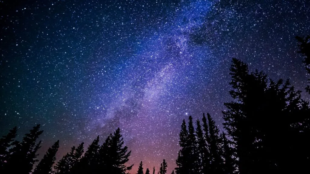 Investigación astronómica sobre la disminución en la formación de estrellas y el enfriamiento gradual del universo