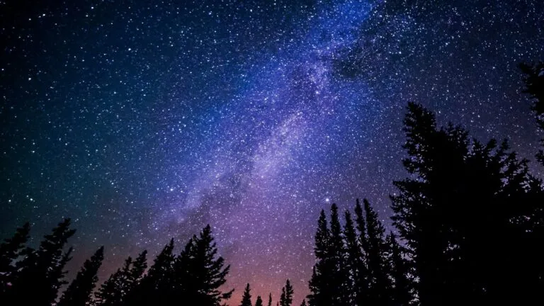 Investigación astronómica sobre la disminución en la formación de estrellas y el enfriamiento gradual del universo