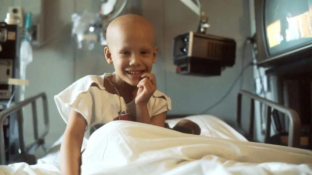 Señales del cáncer infantil y la importancia de identificar síntomas persistentes para recibir atención médica oportuna