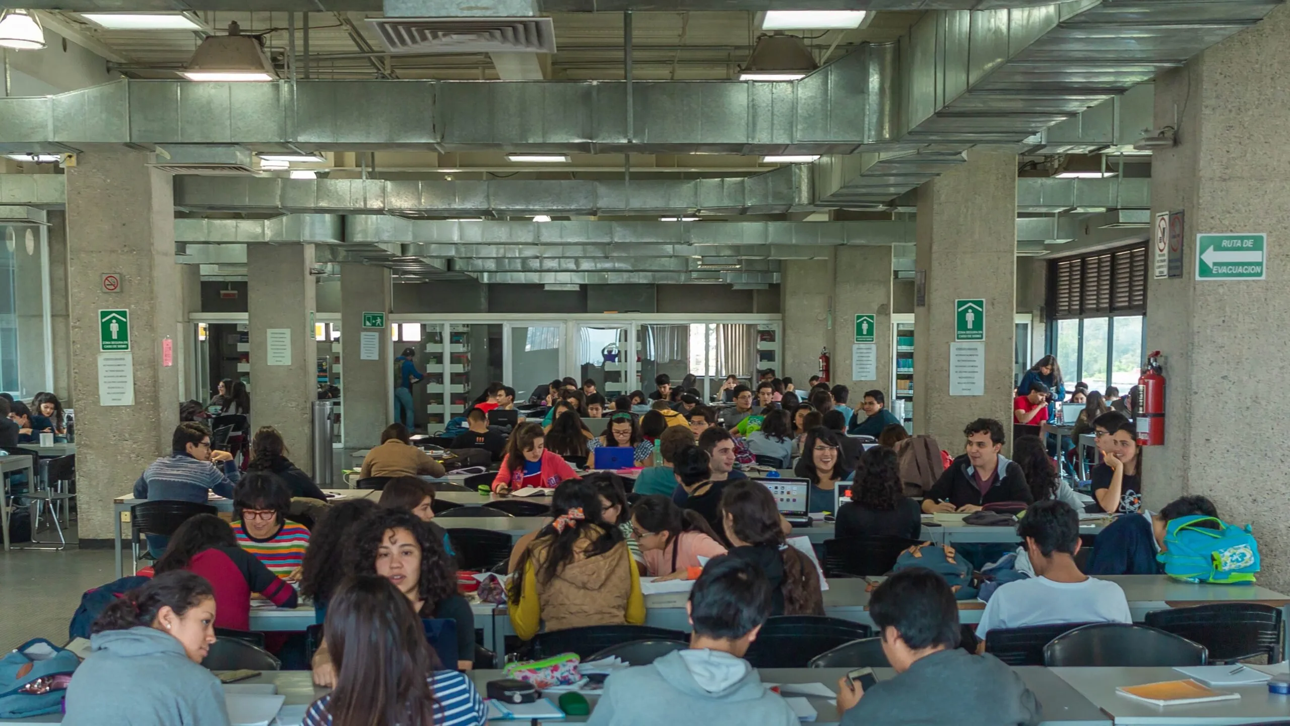 Especialistas de la UNAM proponen utilizar inteligencia artificial y fortalecer el bienestar universitario para prevenir el abandono escolar