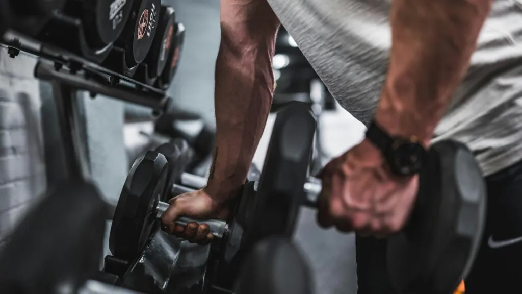 Beneficios del ejercicio para reducir la grasa hepática, controlar la inflamación y mejorar la salud del hígado sin perder peso