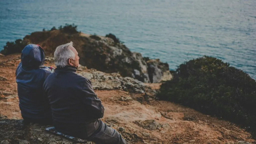 Prevención de la depresión en adultos mayores mediante actividades sociales, aprendizaje y atención a la salud mental