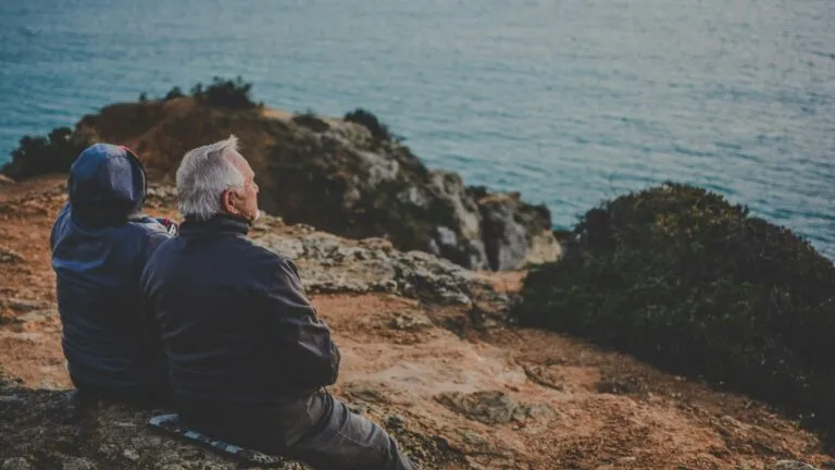 Prevención de la depresión en adultos mayores mediante actividades sociales, aprendizaje y atención a la salud mental